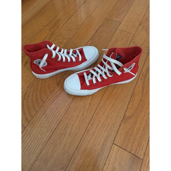 Converse Chuck Taylor II high tops, red, size 6. - Picture 3 of 9